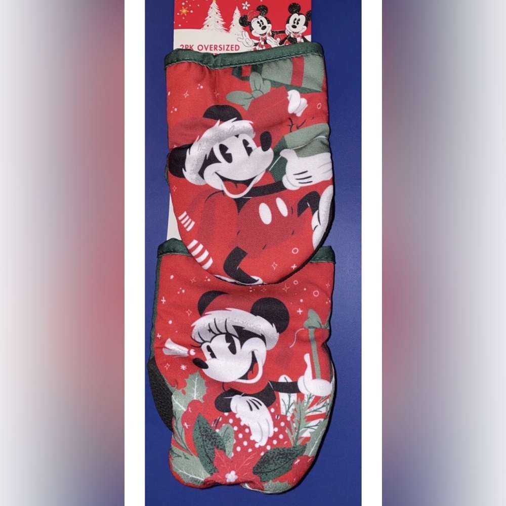 Disney Mickey and Minnie oven Mitts new